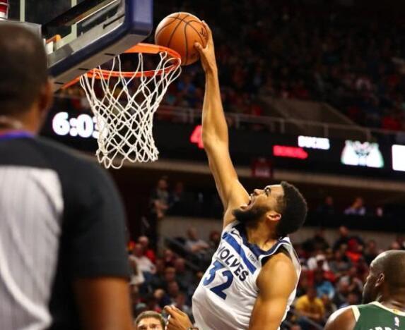  戈贝尔封盖盛宴上演，森林狼力克爵士止连败