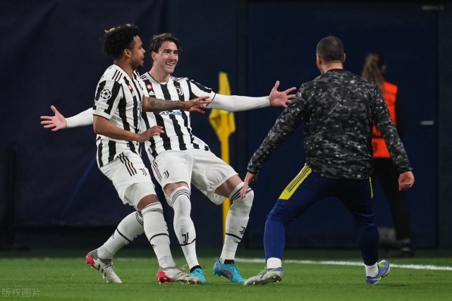  佛罗伦萨定位球制胜，紫百合客场全取三分